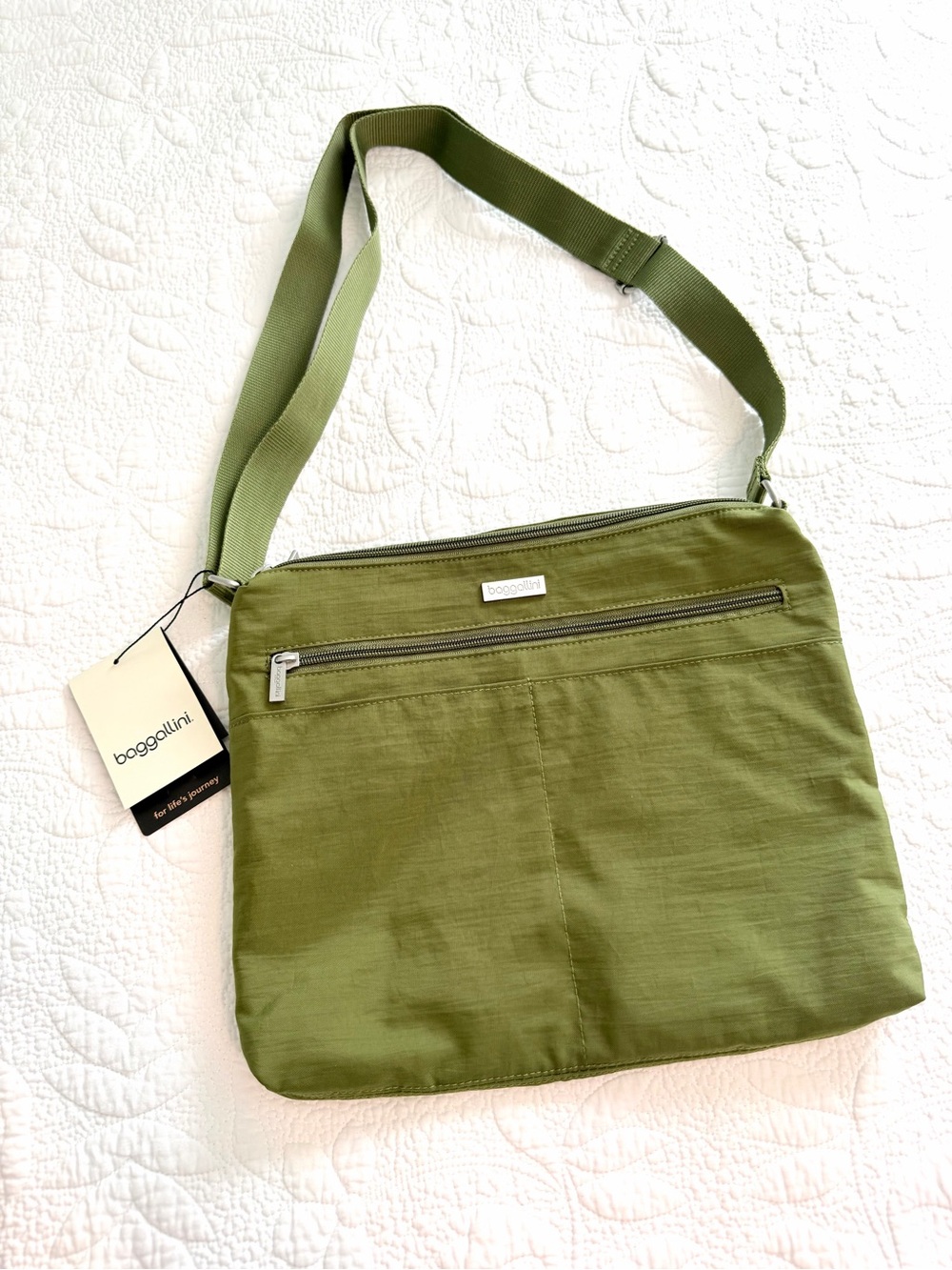 Baggallini Large Zipper Bagg Crossbody Bag NEW Green Travel Purse Adjustable